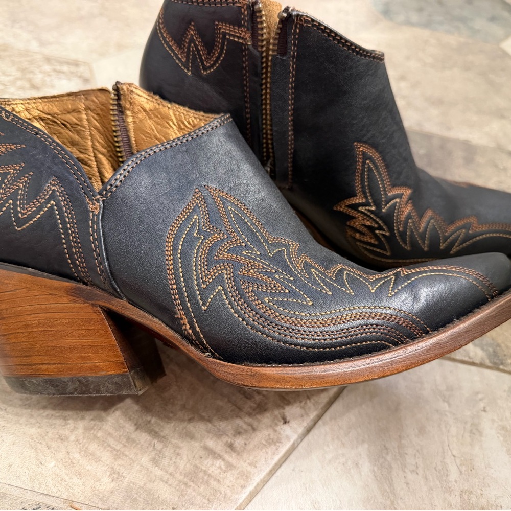 Ariat Black Leather Western Low Heel Ankle Boots with Brown Stitching